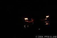 Indianen vallen aan vanuit kayaks