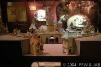 het kasteel van Disneyland, Californie, met Walt op de
                            binnenplaats